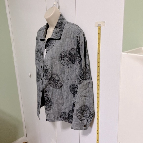 CHICOS Design Gray Black Medallions Snap Front LINEN Long Sleeves Medium Size 1 - Picture 5 of 16